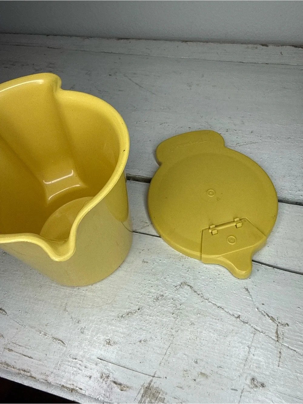 Vintage TUPPERWARE Creamer 574-12 Flip Top Yellow Harvest Gold Made In USA, T